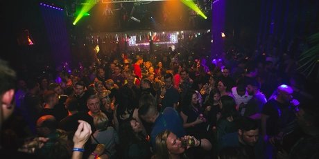 Club-Party in der Diskothek Ballhaus Spandau.