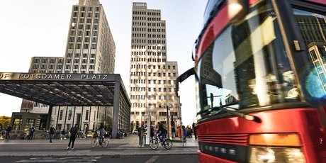 Stadtrundfahrt mit dem Bus durch Berlin