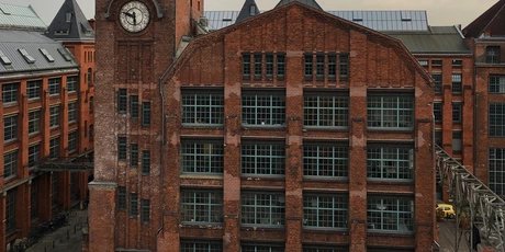 Edificio de ladrillos de AEG Humboldthain en Berlín  