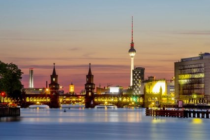 Germany, Berlin, View of Oberbaum bridge at Spree river
