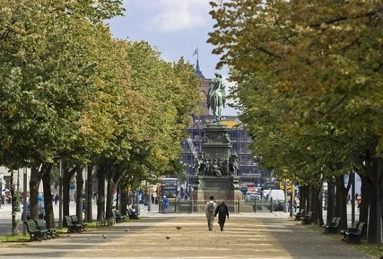 Mittelstreifen des Boulevards Unter den Linden