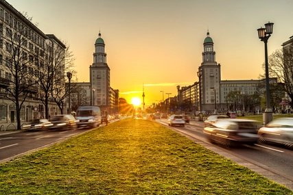Sonnenuntergang auf der Karl-Marx-Allee