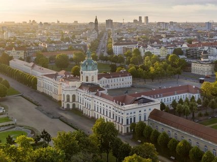 Luftbild von Schloss Charlottenburg in Berlin