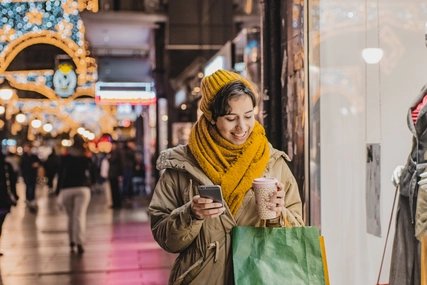 Frau bei Shoppingbummel