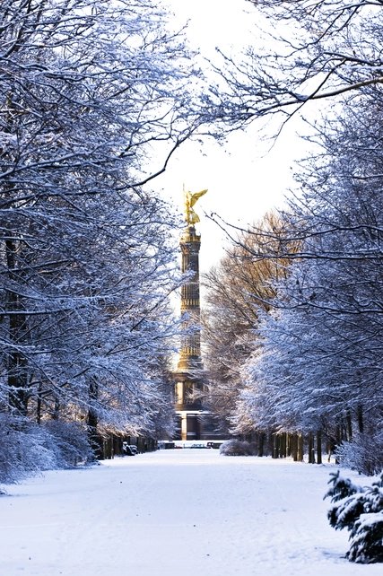 Siegessäule in the snow