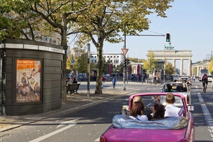 Trabi-Safari à Berlin devant la porte de Brandebourg