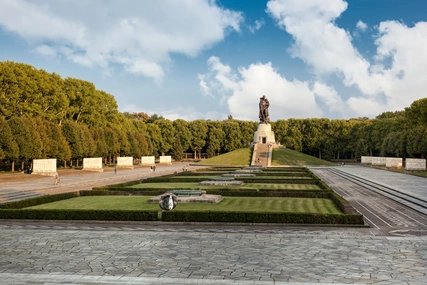 Sowjetisches Ehrenmal im Treptower Park