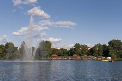 Fontäne vor dem Strandbad Weißensee