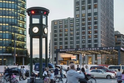 Die erste Ampel in Europa am Potsdamer Platz in Berlin