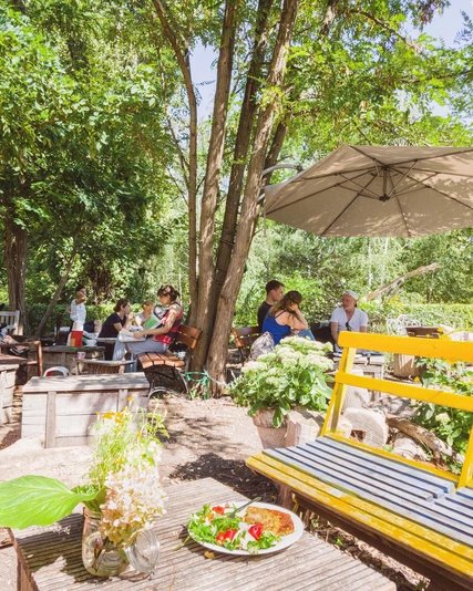 Café Eule in the green Gleisdreieckpark