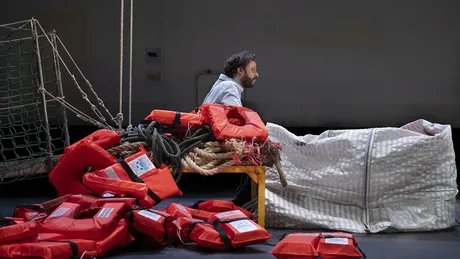 A place of safety>br>A Journey into the Central Mediterranean