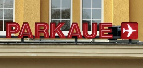 Theater an der Parkaue, Detail vom Schriftzug Theater an der Parkaue