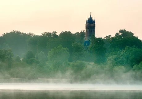 Potsdam, Flatowturm im Nebel