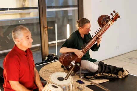 Nacht-Ragas auf Sitar und Tabla bei der Lange Nacht der Museen 2024 im Humboldt Forum