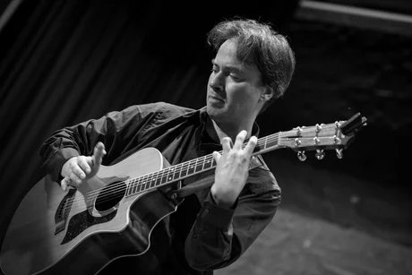 Hands at work – Sologitarre mit Markus Segschneider