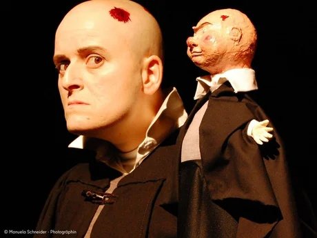 “Krug in the box”- Theater mit Bridge Markland