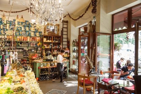 Delicatessen shop and restaurant Knofi in Bergmannstraße Berlin