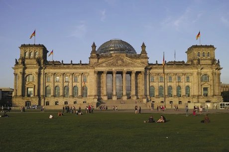 Vue de face du Reichstag à Berlin