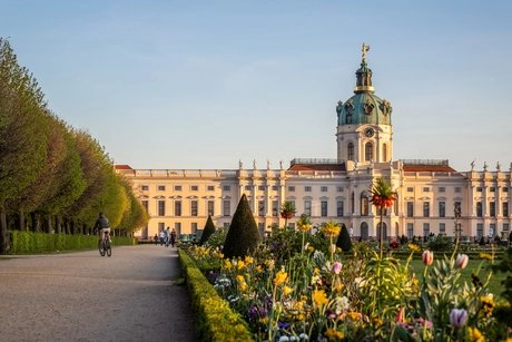 Der Park vom Schloss Charlottenburg in Berlin im Frühling