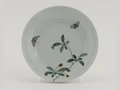 Schale mit Zweigen und Schmetterlingen, China, Jingdezhen, Kaiserliche Werkstätten, wohl frühe bis mittlere Qing-Dynastie, 17./18. Jahrhundert, Porzellan mit Aufglasurmalerei Schale mit Zweigen und Schmetterlingen, China, Jingdezhen, Kaiserliche Werkstätten, wohl frühe bis mittlere Qing-Dynastie, 17./18. Jahrhundert, Porzellan mit Aufglasurmalerei