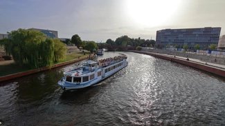 Schifftour im Zentrum Berlins mit Stern und Kreisschiffahrt