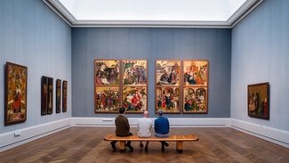 Männer in der Gemäldegalerie