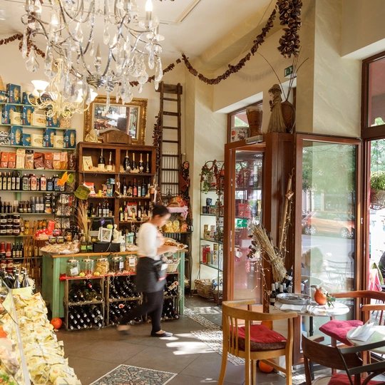 Delicatessen shop and restaurant Knofi in Bergmannstraße Berlin