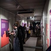 die multimediale Ausstellung "STIMMEN"