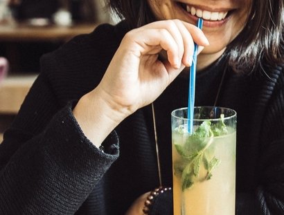 Boire un cocktail