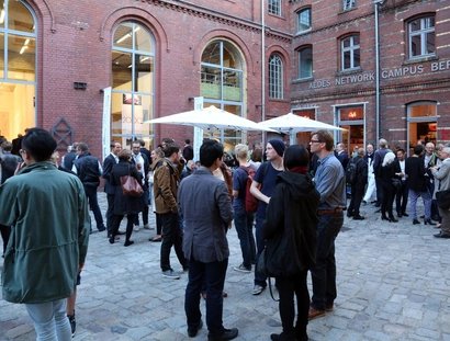 En el patio de la galería Architekturforum Aedes 