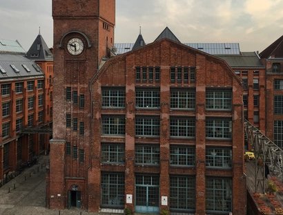 Edificio de ladrillos de AEG Humboldthain en Berlín  