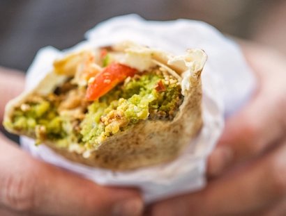 Street Food Falafel im Wrap