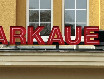 Theater an der Parkaue, Detail vom Schriftzug Theater an der Parkaue