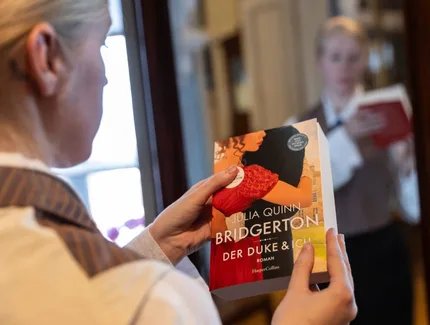 Die Netflix-Serie basiert auf den Bridgerton-Romanen von Julia Quinn.