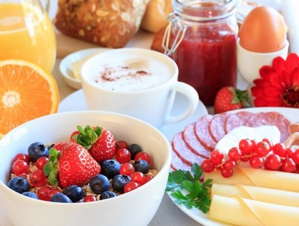 Preparare la tavola per la colazione 