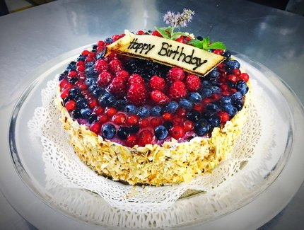 Bithday cake with beeries