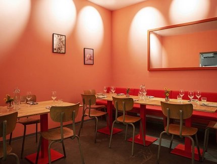 Interior del restaurante vegano Happa