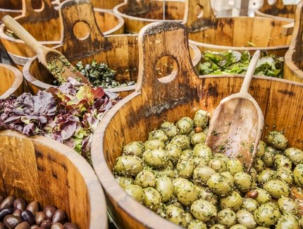 Oliven auf dem Markt in Berlin
