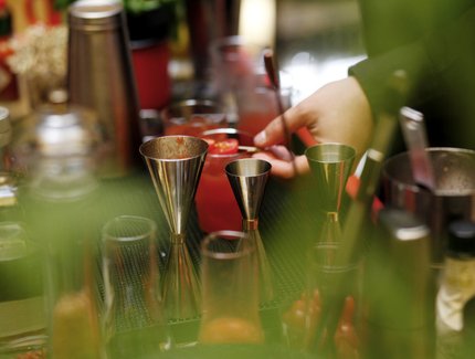 Vida nocturna en Berlín: Cóctel en el Bar