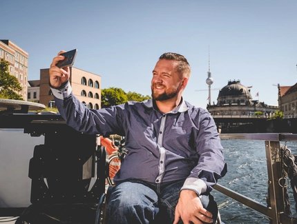 Viaggiare senza barriere architettoniche a Berlino: visite guidate per le persone che camminano, hanno problemi di udito e non vedenti