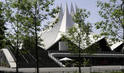 Tempodrom Tempodrom am Anhalter Bahnhof in Kreuzberg