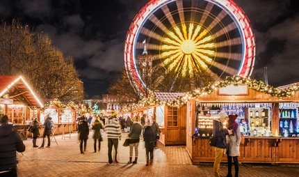 Berliner Weihnachtszeit au pied du rotes Rathaus Berliner Weihnachtszeit au pied du rotes Rathaus