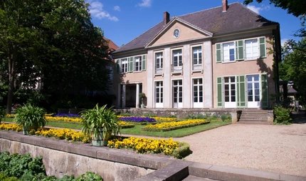 Blick vom Garten auf die Blumenterrasse der Liebermann-Villa Blick vom Garten auf die Blumenterrasse der Liebermann-Villa