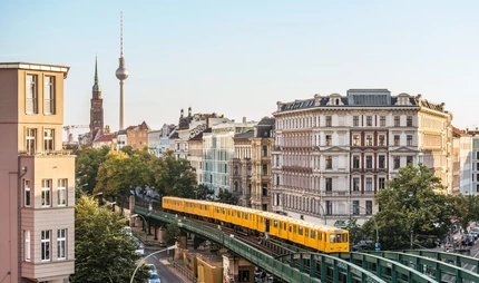Elevated railway on Schönhauser Allee, corner of Eberswalder Straße with a view of the television tower in Berlin Prenzlauer Berg