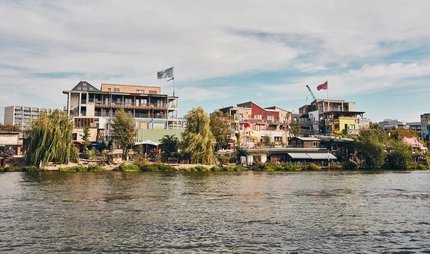 Holzmarkt von der Spree aus Holzmarkt 25