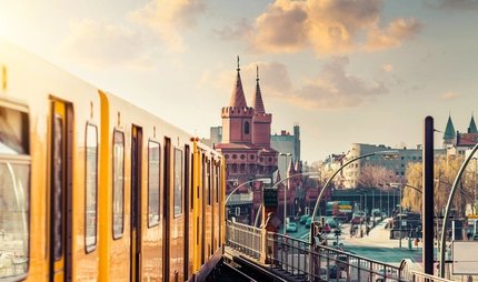 U-Bahn auf der Oberbaumbrücke in Berlin